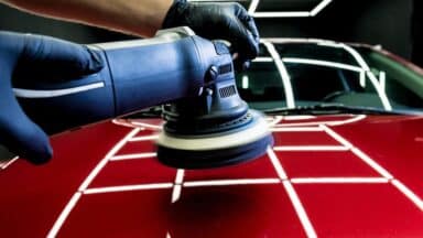 Auto detailing vs myjnia ręczna – różnice, zalety i porady