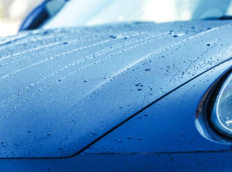 Jak zabezpieczyć lakier samochodu przed zimą – powłoki ceramiczne, folie ochronne i mycie smart