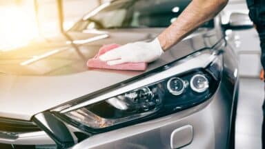 czym różni się zwykłe mycie auta od profesjonalnego detailingu